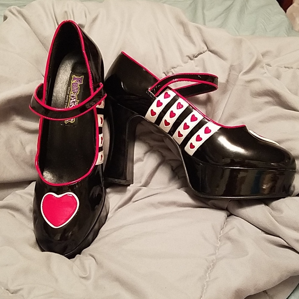 BN Funtasma Queen of hearts Size 8